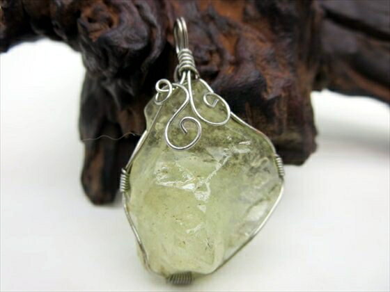 【ペンダントトップ 】リビアングラス8g【一点物】【鑑別済み】