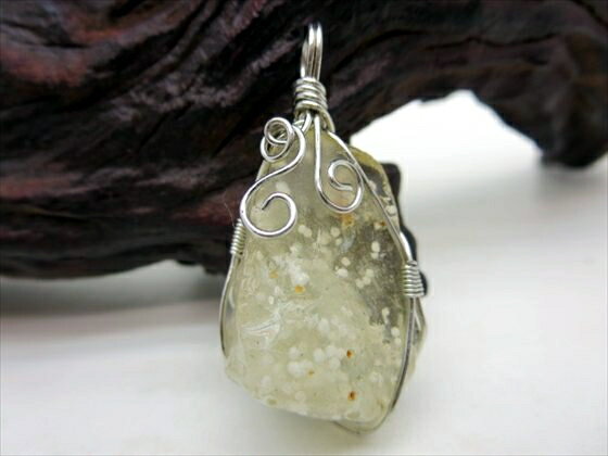 【ペンダントトップ 】リビアングラス8g【一点物】【鑑別済み】