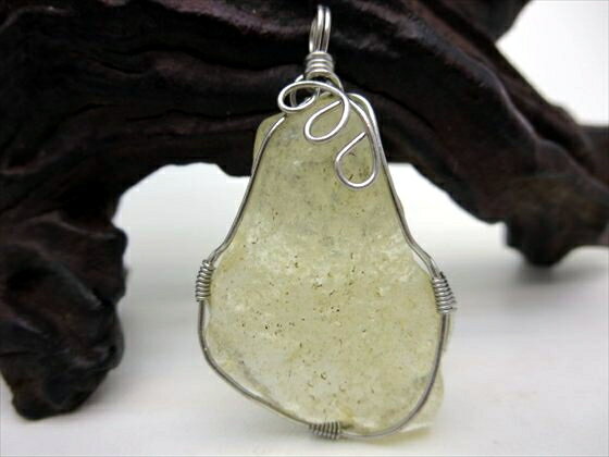 【ペンダントトップ 】リビアングラス8g【一点物】【鑑別済み】