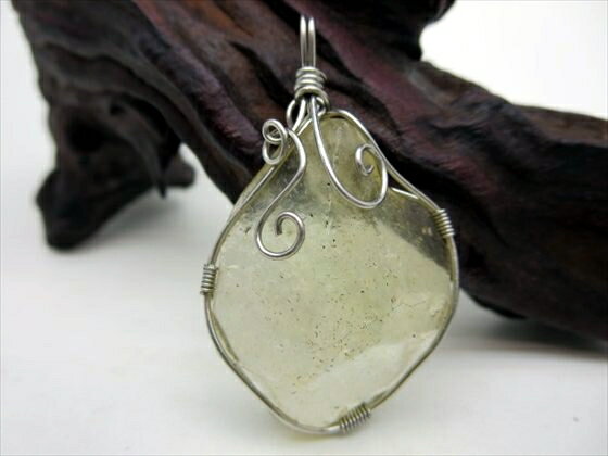 【ペンダントトップ 】リビアングラス8g【一点物】【鑑別済み】