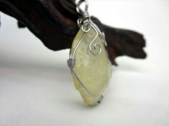 【ペンダントトップ 】リビアングラス8g【一点物】【鑑別済み】