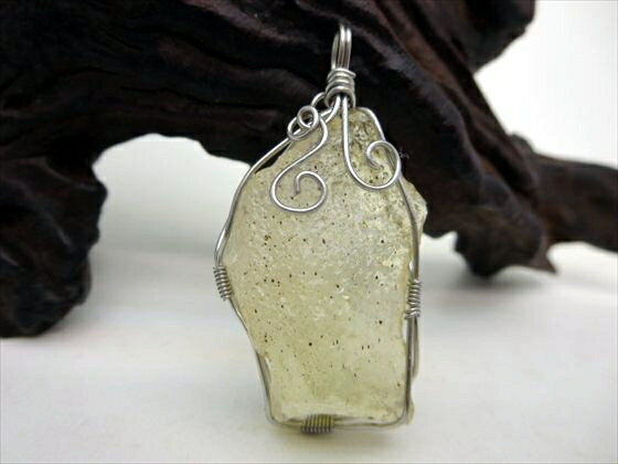 【ペンダントトップ 】リビアングラス8g【一点物】【鑑別済み】