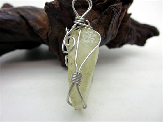 【ペンダントトップ 】リビアングラス8g【一点物】【鑑別済み】