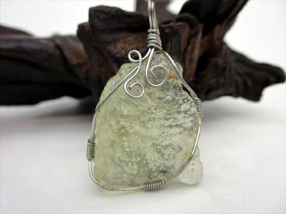 【ペンダントトップ 】リビアングラス8g【一点物】【鑑別済み】