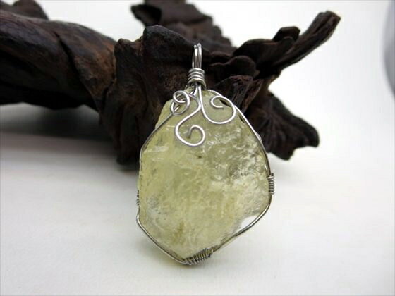 【ペンダントトップ 】リビアングラス8g【一点物】【鑑別済み】