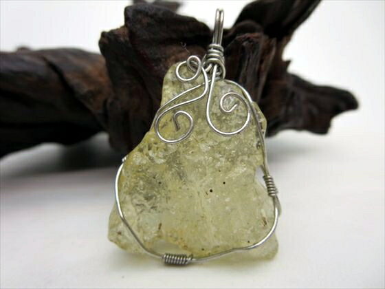 【ペンダントトップ 】リビアングラス8g【一点物】【鑑別済み】