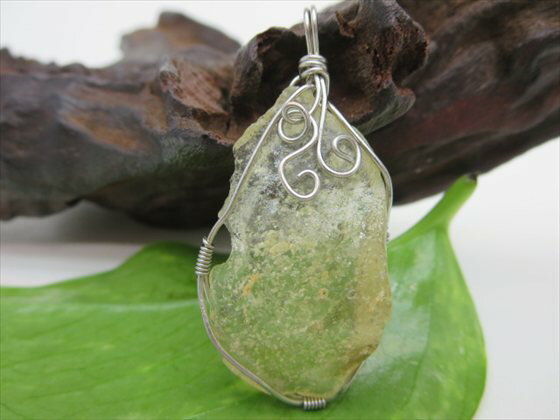 【ペンダントトップ 】リビアングラス7g【一点物】【鑑別済み】