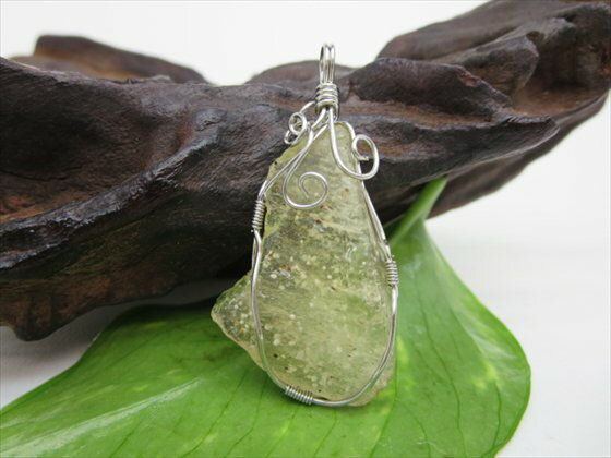 【ペンダントトップ 】リビアングラス7g【一点物】【鑑別済み】