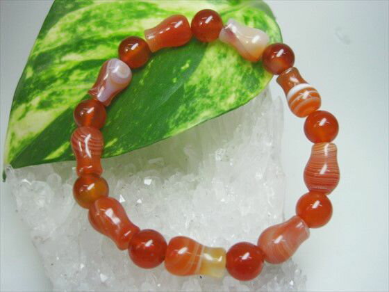 【均一ブレスレット】サードオニキス(赤縞メノウ)宝瓶カット+カーネリアンラウンド品質AAA11.8+Φ8±0.3mm