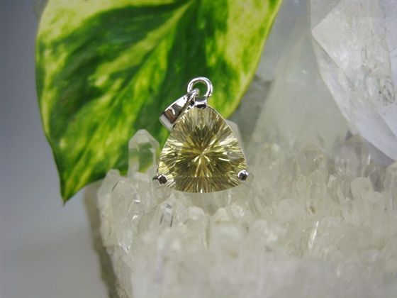 【ペンダントトップ】シトリンハンドメイド多面カット4g