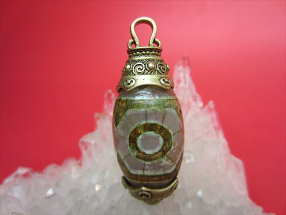 【チベット製品:ペンダントトップ】虎牙三眼天珠42×16mm【一点物】