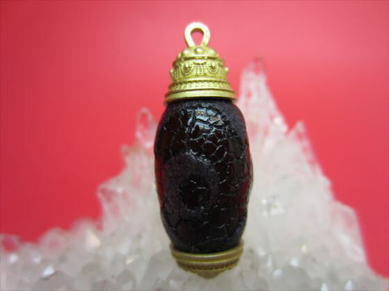 【チベット製品:ペンダントトップ】虎牙三眼天珠36×14mm【一点物】