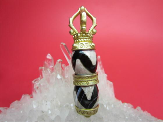 【チベット製品:ペンダントトップ】虎牙天珠金剛杵52×12mm【一点物】