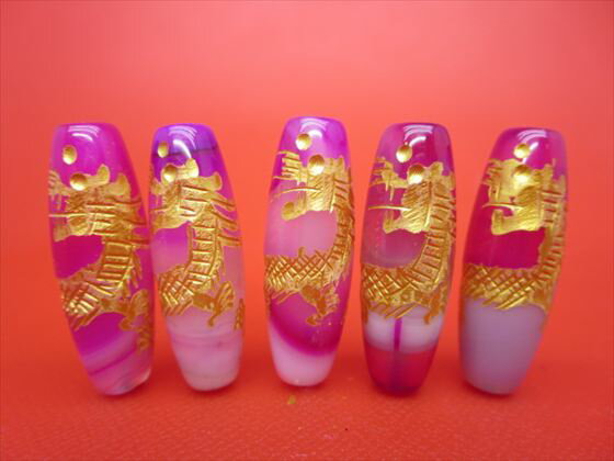 ※特価※【チベット高級天珠】手彫り龍神天珠ピンク縞メノウ30×10mm【ゴールド】