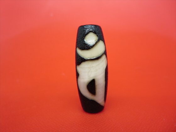 【チベット天珠】如意大日如来天珠(バン)約38×14mm【龍鱗加工】【一点物】