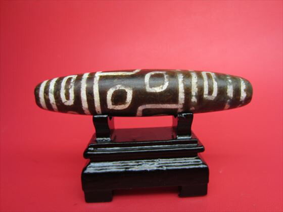 【チベット天珠】六眼天珠【紅朱砂入り】【木製台座付き】【一点物】