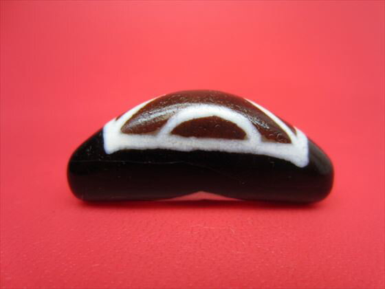 【チベット風化三色天珠】異形天珠【牛角】【馬蹄痕】【一点物】