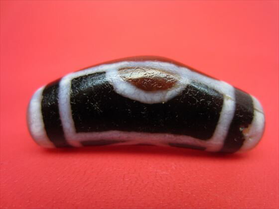 【チベット風化三色天珠】異形天珠【牛角】【馬蹄痕・水晶入り】【一点物】