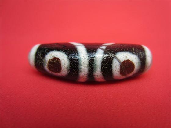 【チベット風化三色天珠】三眼天珠【牛角】【馬蹄痕・水晶入り】【一点物】