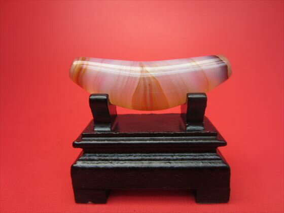 【紅朱砂天然線珠】【牛角】【木製台座付き】【一点物】