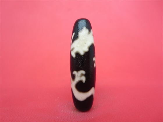 【チベット天珠】騎龍観音天珠油潤加工約37.5×11.2mm【馬蹄痕】【一点物】