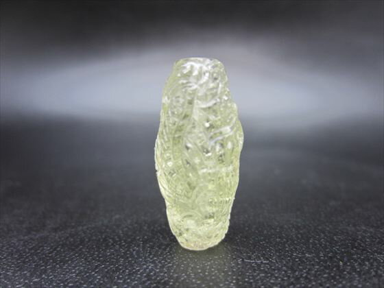 【リビアングラス天珠】手彫り龍神天珠3.4g約24×10.5mm【鑑別済み】【一点物】