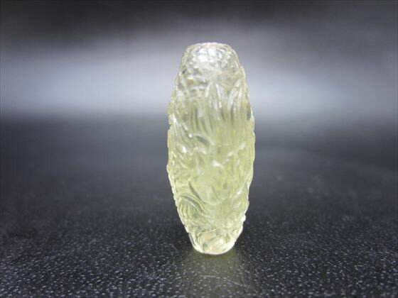 【リビアングラス天珠】手彫り龍神天珠3.5g約26×11mm【鑑別済み】【一点物】