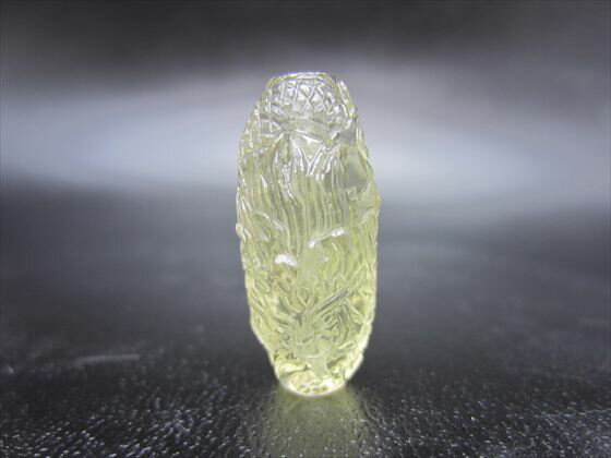 【リビアングラス天珠】手彫り龍神天珠3.9g約25×12mm【鑑別済み】【一点物】