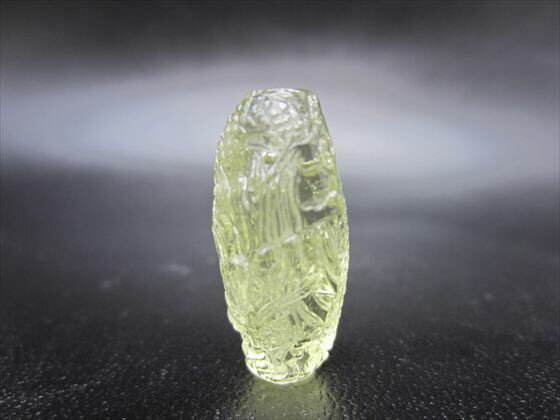 【リビアングラス天珠】手彫り龍神天珠3.7g約25×11.6mm【鑑別済み】【一点物】