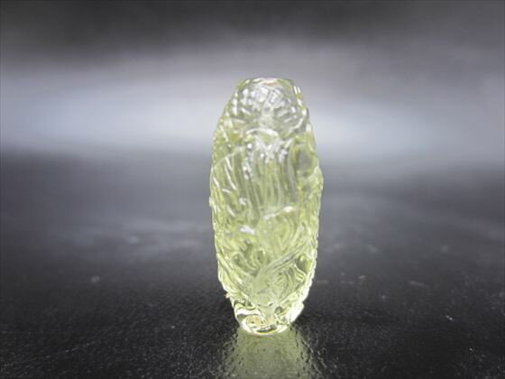 【リビアングラス天珠】手彫り龍神天珠3.6g約25×11mm【鑑別済み】【一点物】