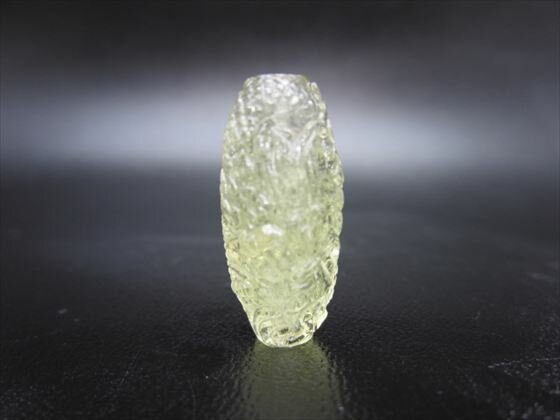 【リビアングラス天珠】手彫り龍神天珠4g約25×12mm【鑑別済み】【一点物】