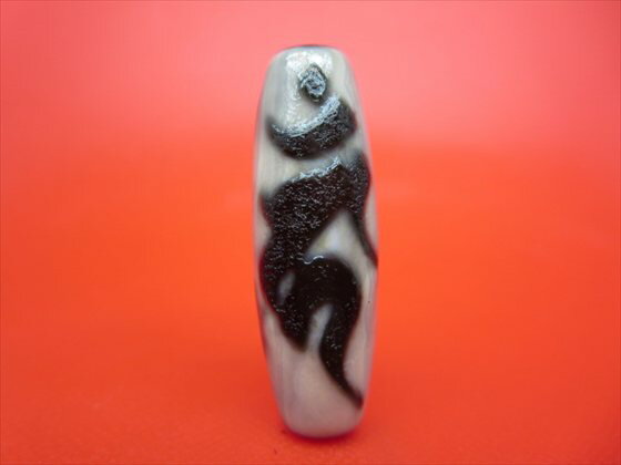 【チベット天珠】如意不動明王天珠(カーン)約38×13mm【龍鱗加工】【一点物】