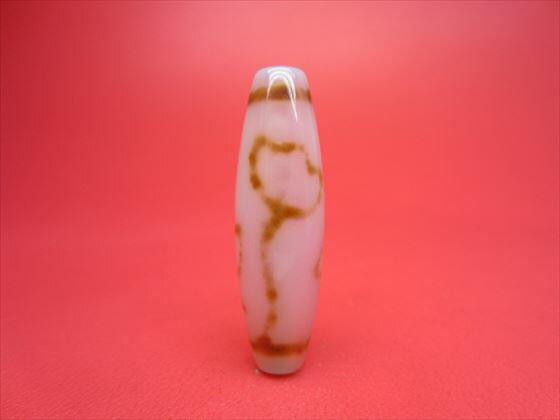 【チベット高級天珠】 水蓮花天珠 ☆商品情報☆ 長さ：約38mm 直径：約Φ12mm 穴サイズ：Φ2mm 中国・チベット天珠 ※照明等の関係で実際の色とは多少イメージが異なる場合がありますのでご了承ください。 ※こちらは一点物ですので、画像の商品のお届けとなります。【水蓮花天珠の意味】 「病魔退散・美容健康・ストレス解消」 水蓮の花のように女性は美しくなる。病魔を寄せつけず健康になり、日常生活で生じる様々なストレスも解消される。 ■こんな物を探している方にもご利用頂いております■ おしゃれで、かわいい ファッション アクセサリー（手作り ブレスレット[数珠・腕輪]｜ペンダント｜ネックレス｜ペンダントトップ ペンダントヘッド｜ストラップ｜原石 鉱石 磨き原石｜リング｜指輪｜ルース｜タンブル｜置物｜粒｜石｜ビーズ｜デザイン ジュエリー｜天珠） ギフト・プレゼントにも おすすめのレディース(女性・女の子)、メンズ(男性・男の子) 可愛い 高級 厄年 厄除け 大きいサイズ アイテム多数、新作 New ポッキリ などなど。 激安/格安/限定 特価/安い/在庫処分/レア物/アウトレット/訳ありなど、通販価格で販売。送料無料 ネコポス レギュラー、シルバー、ゴールド、ダイヤモンド、プラチナ会員様それぞれに満足の高品質アイテムあります。 ★記念日のプレゼント、贈り物に★ 誕生日 結婚記念日 出産 正月 ニューイヤー 成人の日 春節(旧正月) 夫婦の日 バレンタインデー 雛祭り（桃の節句） ホワイトデー 卒業式 新入学 入学式 新学期 進学 新社会人 よい夫婦の日 端午の節句 母の日 父の日 恋人の日 七夕 ハロウィン 敬老の日 クリスマス 水晶婚式 お中元 お歳暮 ★長寿のお祝い★ 61歳 還暦（かんれき）、華甲（かこう） 70歳 古希（こき） 77歳 喜寿（きじゅ） 80歳 傘寿（さんじゅ） 88歳 米寿（べいじゅ） 90歳 卒寿（そつじゅ） 99歳 白寿（はくじゅ） 100歳 百寿（ひゃくじゅ・ももじゅ）、紀寿（きじゅ） 天然石のお店 sun flower [サンフラワー]