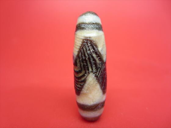 【虎牙紅朱砂天珠】【馬蹄痕・天然模様入り】【一点物】