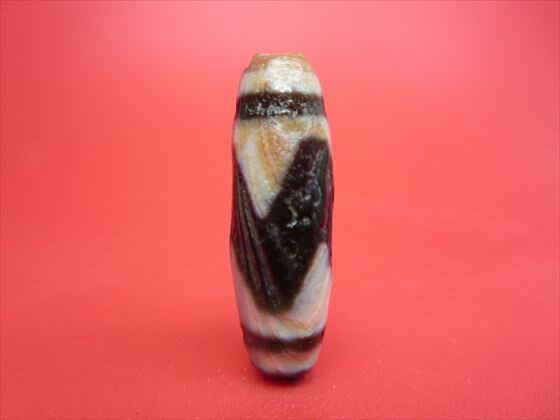 【虎牙紅朱砂天珠】【馬蹄痕・天然模様入り】【一点物】