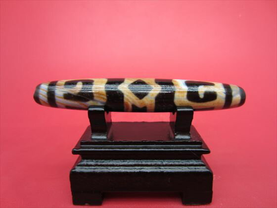 【蓮師法帽紅朱砂天珠】約78×13mm【馬蹄痕】【木製台座付き】【一点物】