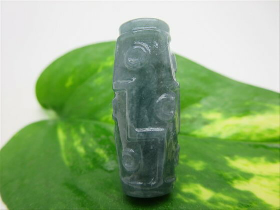 【グアテマラ産翡翠天珠】手彫り九眼天珠約32×13×11mm【一点物】