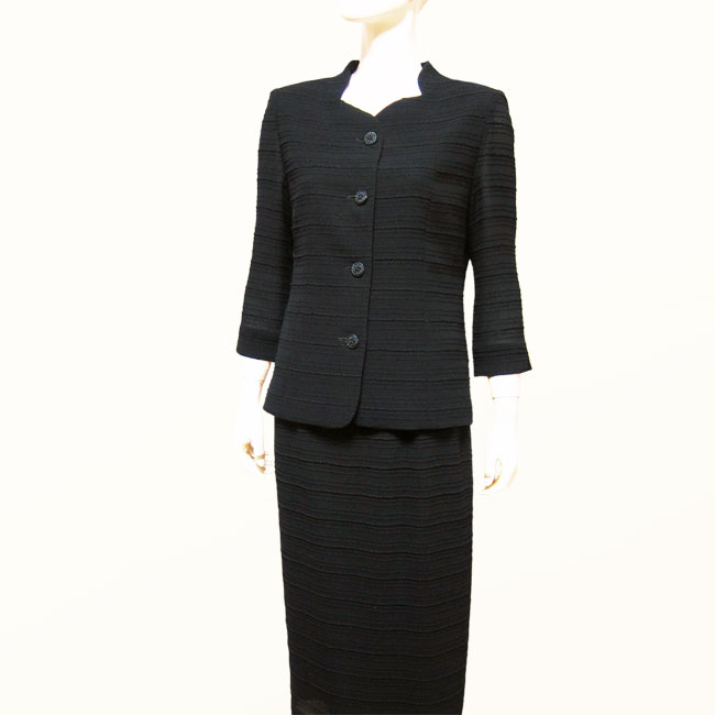 【丹後ちりめん】ブラックフォーマル レディース スーツ 喪服 夏用 日本製 ミセス（ノーカラージャケット＆タイトスカート）シワになりにくい 女性 礼服 シニア 40代 50代 60代 sunlook-10001095 貴女だけのフォーマルSunLook サンプル画像2
