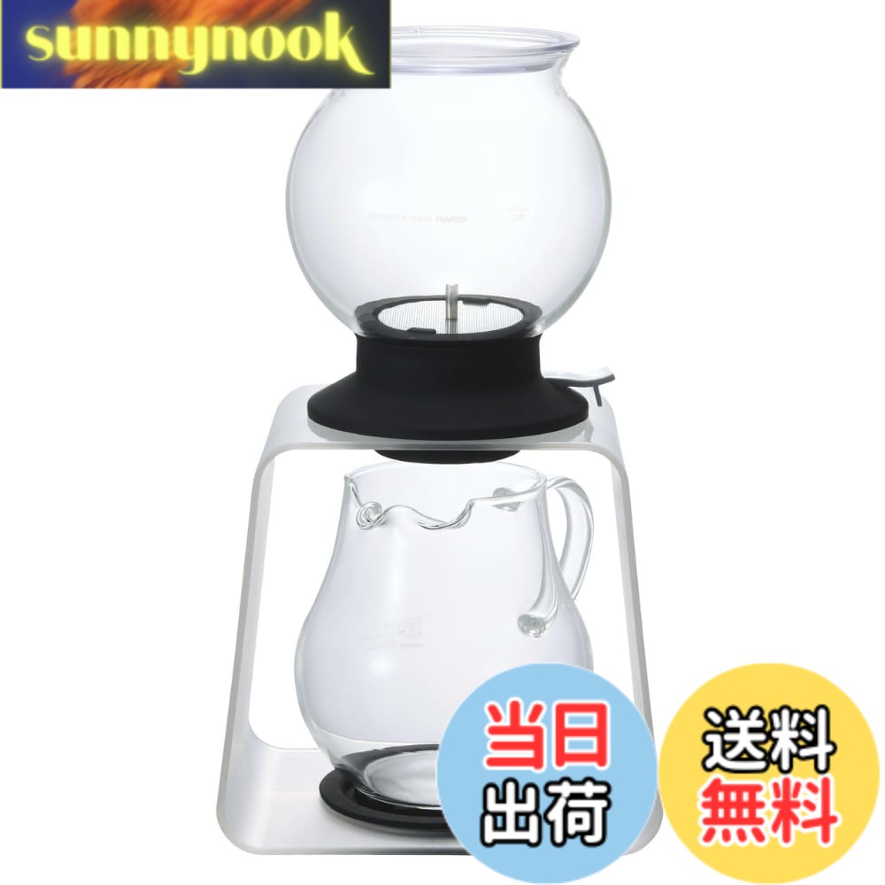 商品情報 商品の説明 商品紹介 抽出のタイミングを選べるティードリッパー 茶葉のジャンピングがおこりやすい丸いかたち ティードリッパーで抽出してからスイッチを押して一気にピッチャーへ注ぎ込む ピッチャーに氷を入れておけばアイスティーが手軽においしくいただける ●抽出のタイミングを選べるティードリッパーセットお茶を美味しく淹れる秘訣『茶葉のジャンピング』ティードリッパーラルゴは茶葉がジャンピングしやすい丸いかたちで紅茶を美味しく抽出します抽出が出来ればスイッチを押してピッチャーへ一気に注ぎ込めます付属のピッチャーは氷が落ちにくい注ぎ口になっているので、アイスティーも手軽に作れます 主な仕様 サイズ:[セット時]幅170x奥行134x高さ309mm[ドリッパー]直径130x高さ165mm・口径100mm[スタンド]幅170x奥行134x高さ160mmbr個装重量:1.2kgbr仕様:ドリッパー実用容量:800ml、ピッチャー実用容量:800ml、熱湯用、食器洗浄機使用可、電子レンジ:耐熱ガラス部のみ可原産国:スタンド、ドリップトレイ/中国 ティードリッパーラルゴ、アイスティーピッチャー/日本抽出のタイミングを選べるティードリッパー # 【送料無料】HARIO(ハリオ) ティードリッパー ラルゴ スタンドセット 800ml プレゼント ギフト 贈り物 TDR-8006T お茶を美味しく飲むためには、適切な抽出が欠かせません。そのため、ティードリッパーは多くの方に愛用されています。しかし、どのティードリッパーを選べばいいのか、悩むこともあるでしょう。そんな時、本商品「HARIO ティードリッパー ラルゴ スタンドセット」が解決策となります。この商品は、茶葉のジャンピングを促進する形状により、紅茶の風味を引き立てます。 さらに、抽出のタイミングを選ぶことで、自分好みのお茶が楽しめます。ピッチャーに氷を入れれば、手軽にアイスティーを作ることも可能です。このスタンドセットは、毎日のティータイムを特別なものにしてくれます。おしゃれなデザインも魅力的で、ギフトとしてもぴったり。お茶を愛する全ての方におすすめの一品です。まずは、詳しい特徴を見てみましょう。 ## 抽出のタイミングを選べるティードリッパーの魅力 「HARIO ティードリッパー ラルゴ スタンドセット」の最大の魅力は、抽出のタイミングを自由に選べる点です。多くのティードリッパーは、時間が経つにつれ味が変化しますが、この商品の特長として、自分の好みに応じた抽出時間を設定できます。これにより、毎日の茶葉の持つ風味を最大限に引き出すことが可能です。 製品のデザインは、茶葉がジャンピングしやすい丸い形状を採用しており、紅茶が均一に抽出されるため、味が濃くなり過ぎず、バランスの取れた風味が楽しめます。また、取り扱いも簡単で、初めての方でもストレスなく使用できる点が嬉しいです。 セットになっているピッチャーは、氷を落ちにくい注ぎ口が特徴。これにより、急冷されたアイスティーを簡単に作ることができ、夏の暑い日や、おもてなしにも最適です。お茶を淹れる楽しみが広がるこのティードリッパーを使えば、日々のリラックスタイムがより素敵なものとなることでしょう。 ## 様々なお茶に対応したデザイン 「HARIO ティードリッパー ラルゴ スタンドセット」は、800mlの実用容量を持っており、家族や友人と楽しむのに十分な量を抽出できます。ドリッパーとスタンドの2つのパーツで構成されており、置き場所を選ばない設計がされています。特に、スタンドはしっかりとした作りで、安定性が高いのがポイントです。 使用後は分解して洗いやすいのも嬉しい特徴。手間をかけずに清潔な状態を保つことができるので、毎日気持ちよくお茶を楽しむことができます。また、熱湯が使用でき、電子レンジにも対応しているため、忙しい合間でも簡単に使えます。 ハリオ特有の耐熱ガラスは、熱源からの影響を受けにくく、安定したパフォーマンスを発揮。家族の好みやシーンに応じた様々なお茶を楽しむ手助けをしてくれます。どんなシーンでも、ティータイムを充実させてくれるアイテムと言えるでしょう。 ## 贈り物にも最適な洗練されたデザイン 本商品は、洗練されたデザインで、ギフトとしても喜ばれること間違いなしです。特に、引き出物や結婚祝い、誕生日プレゼントとして、ティー好きな方への贈り物に最適です。おしゃれで機能的な商品は、贈る相手の生活に華を添え、毎日のティータイムを優雅なものにしてくれるでしょう。 デザインだけでなく、利便性が高いこともポイント。日常使いや特別な場面で使うことができ、使い勝手も良いです。届いたその日から、すぐに使える点が贈り物としての魅力を更に高めています。特に、家計を気にせず使える自宅でのティータイムは、ストレス解消にも役立ちます。 さらに、使った後のメンテナンスも簡単で、友人や家族と一緒に楽しむ機会も増えるでしょう。贈り物としてだけでなく、自分自身のお茶タイムを素敵に演出するアイテムとしても、ぜひ手に取ってみてはいかがでしょうか。 ## まとめ - HARIO ティードリッパー ラルゴ スタンドセットは、自分好みで抽出できるのが魅力。 - おしゃれなデザインは、ギフトにもぴったり。 - 様々なお茶に対応したデザインで、使いやすさを追求。 - 簡単な手入れで、毎日気持ちよく使用可能。 自宅でのティータイムを特別なものにしてくれるこの商品を、ぜひ手に入れてみてください。毎日のひとときが、より豊かなものになることでしょう。