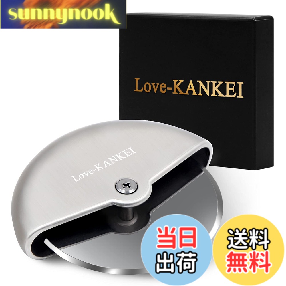 商品情報商品の説明主な仕様 【サイズ】：直径8cmx厚み0.9cm、全体直径10cm、重量：130g　【材質】：刃/sus430（18-0ステンレス）、ハンドル/SUS304（18-8ステンレス）【安全性】：取っ手長いピザカッターと違い、力入れやすいし刃部分の露出が少ないため、テーブルの上に置く時や引き出しなどにしまう際も安全です。【用途】：手作りピザはもちろん、宅配ピザも食べやすい大きさに自由にカットできます。コンパクトサイズなので、楽々キャンプに持って行けます。【パッケージ内容】：ピザカッターx1 カッターカバx1 外箱x1