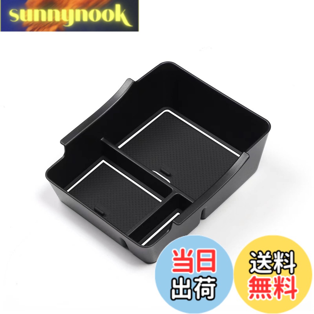 商品情報商品の説明主な仕様 【車種専用コンソールトレイ】ホンダ ヴェゼル rv系2代目 2022−現行モデル hrv 右ハンドル用【小物すぐ見つかりボックス】ホンダ ヴェゼル 2代目rv系車センターコンソールに考えたトレイボックスです。収納スペース増え、よく使うコイン、鍵、駐車券、USBケーブルなどを収納して、すぐ見つかります。USBケーブルを通す穴が付いて、スマホ充電したまま使えます。シガーソケットやUSB接続ジャックを便利に使えます。【ABS樹脂素材 水で洗浄】 高品質なABS樹脂で作られコンソールボックス、全体水洗いOK、長く使え、環境にやさしいです。高品質なABS樹脂は耐熱性、耐衝撃性、優れた加工性などを得て、猛暑日に変形防止、有害な匂い発散防止、清潔感な車内環境へ。【ゴム滑り止めマット付き】ゴム滑り止めマットがついている、使い勝手良いアームレストトレイです。クッション性あり、運転時でも物のキズを防止。滑り止めマットの裏面には自己吸着の加工です。【はめ込み着装】アームレストボックス／コンソールボックスに載せるだけで簡単着装。外れも簡単、トレイの下の物が取りやすいです。ネジや両面テープ不要、アームレストボックスにはキズを付けません。