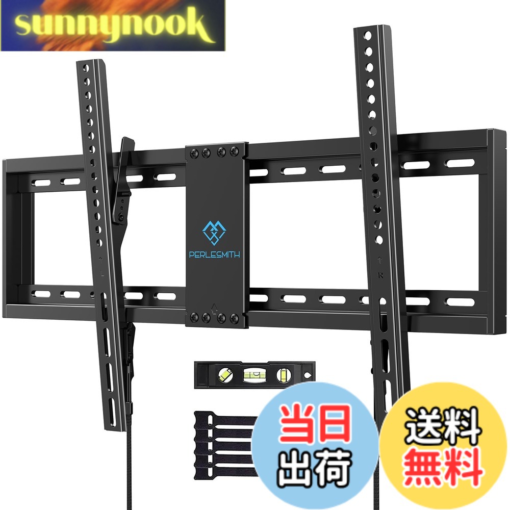 商品情報 商品の説明 主な仕様 【サイズ82インチまでの大型テレビに対応】テレビのサイズは32~82インチまで。テレビとテレビアクセサリーの重量は60kg以内。200mm*100mm~600mm*400mmのVESA規格に対応。取付可能壁タイプ：木間柱壁・コンクリート壁・レンガ壁。ご注意：テレビの背面に段差がある場合は、商品に付属のスペーサーをご使用ください。スペーサーはテレビと金具の間隔をあけ、段差を避けたり配線しやすくする部品です。br【重量60kgまでの大型テレビに対応】PERLESMITH壁掛けテレビ金具はアメリカUL安全テストを基準に4倍最大耐荷重試験済み。冷間圧延鉄素材で作られて、丈夫で耐震性もあります。テレビが倒れる心配がなく、ご安心に利用いただけます。※当社のすべて商品はご購入日から3年間の品質保証サービスをご提供いたします。br【下向き7度角度調節】ネジ止め式で角度調節ではなく、ワイヤリリースで簡単にティルト調節タイプです。テレビは下向き7度で角度を変わる可能です。視聴場所に合わせてスタイルを自由自在に、楽々テレビが楽しめます。壁からテレビ背面の距離はわずか3cmの薄型tv壁掛け金具で、金具が目立ちにくく、美しい仕上げを実現します。※テレビのサイズにより角度調節範囲は変化する場合があります。br【テレビスタンドとテレビ台より実用性高い】テレビスタンドとテレビ台がいらない！壁掛けテレビ金具でお部屋が広く見えます。★力いらず移動できるので、お掃除が楽々になります。★ケーブルホルダーも付き、ゴチャゴチャした配線も無くなり、見た目もすっきりです★テレビ台の下に、いろいろなものが入り込まなく、ゴミが溜まりません。br【初心者でも超簡単に取り付ける】Step部品がすべて揃っているかご確認ください。Stepテレビにブラケットを取り付けます。Step壁にプレートをネジ止めします。Stepブラケットを取り付けたテレビをプレートにひっかけます。Stepテレビ壁掛け金具をお好みの角度に調節します。ご注意：商品の品質には十分注意を払っておりますが、初期不良、欠品、及び配送中の事故等での破損が生じた場合、返品や交換対応をさせていただきます。組み立てについて、何かご問題、ご不明な点がございましたら、ぜひ、ご遠慮なく、こちらに連絡してください。 # 【送料無料】PERLESMITH 壁掛けテレビ金具 32~82インチ対応 薄型 ティルト式 耐荷重60kg テレビを見たいけれど、部屋が狭く感じる、家具がごちゃごちゃしているなどの悩みをお持ちの方へ。このPERLESMITHの壁掛けテレビ金具は、あなたの空間をすっきりとしたものに変えてくれます。テレビを壁に取り付けることで、床のスペースが有効に使えるようになり、掃除も楽になります。また、テレビスタンドやテレビ台が不要になり、スタイリッシュなインテリアを実現できます。 この金具は32インチから82インチまでの大型テレビに対応し、最大耐荷重は60kg。VESA規格にも対応しているため、取り付けも簡単です。安心してテレビを楽しむためのポイントは、耐震性が高く、しっかりとした作りの金具であること。さあ、あなたのテレビライフをより豊かにしましょう。 ぜひこの機会に、壁掛けテレビ金具をお試しください。 ## テレビのサイズと耐荷重について このPERLESMITHの壁掛けテレビ金具は、テレビサイズ32インチから82インチまでに対応しています。これだけの幅広いサイズをカバーしているため、ほとんどのご家庭にぴったり合うはずです。例えば、リビングに大型の65インチテレビを設置し、その周りをすっきりさせるために金具を使うと、視聴環境が格段に向上します。 また、耐荷重が60kgという点も特筆すべき点です。この金具は、アメリカのUL安全テストを基準に4倍の最大耐荷重試験を受けており、衝撃にも強い設計になっています。冷間圧延鉄という素材を使用しているため、耐震性も優れており、安心してお使いいただけます。 取り付けに関しても、200mm*100mmから600mm*400mmのVESA規格に対応しているため、多くのテレビに簡単に取り付けられます。ご注意いただきたいのは、テレビの背面に段差がある場合、商品に付属しているスペーサーを使用すると安心です。スペーサーは、金具とテレビの間に隙間を作ることで、配線がしやすくなる効果もありますので、ぜひ活用してみてください。 このように、PERLESMITHの壁掛け金具は、テレビのサイズや耐荷重について非常に優れた性能を持っていますので、安心して選んでいただけます。 ## 取り付け方法とその便利さ 壁掛けテレビ金具の取り付けは、思っているよりも簡単です。まず、すべての部品が揃っているかを確認します。その後、テレビにブラケットを取り付け、壁にプレートをネジ止めします。最後に、ブラケットを取り付けたテレビをプレートに引っかけるだけです。これだけの手順で、あなたのテレビは壁にしっかりと固定されます。 また、金具の魅力はただ取り付けが簡単なだけではありません。薄型で、壁からテレビの背面までの距離がわずか3cmというスタイリッシュさが、部屋全体の雰囲気を引き立ててくれます。壁掛けにすることでお部屋が広く見え、特に狭いスペースでの効果は絶大です。 さらに、テレビが下向きに7度角度調節できるティルト機能も備わっているため、視聴位置に応じて角度を調整することが可能です。この機能によって、長時間の視聴でも快適さを維持できます。 初心者の方でも簡単に取り付けられる仕様となっていますので、ぜひ一度お試しください。特に、家具の配置やデザインにこだわる方にとって、この金具は最適な選択となるでしょう。 ## お手入れと長持ちさせるための注意点 壁掛けテレビ金具を長持ちさせるためには、いくつかのポイントを抑えておくと良いでしょう。まず、金具が取り付けられている壁面がしっかりとした構造であることを確認してください。木間柱壁やコンクリート壁には適切な取り付けが必要ですので、取り付け前に下地の確認が不可欠です。 また、定期的に金具のネジが緩んでいないかを点検することが大切です。特に長時間使用する際は、ネジの緩みがないかチェックすることで、安心してテレビを楽しむことができます。 さらに、ケーブル管理にも注意が必要です。付属しているケーブルホルダーを使用することで、配線が窮屈に見えず、見た目もすっきりします。ゴチャゴチャとした配線は、掃除の妨げになり、誤って引っかけてしまう可能性もありますので、しっかりと整理しておくことをおすすめします。 万が一、取り付けに関して不明な点や初期不良、配送時の破損に関しては、すぐにご連絡いただければ、交換や返品に対応しますのでご安心ください。お手入れと取り扱いには十分注意を払い、長く愛用いただける商品です。 ## まとめ - PERLESMITHの壁掛けテレビ金具は32インチから82インチまで対応。 - 最大耐荷重60kgで、安心してテレビを取り付けられる。 - 取り付けが簡単で、初心者でも扱いやすい。 - 薄型設計で、部屋を広く見せる効果がある。 - 定期的なメンテナンスで、長持ちさせることが可能。 - 配線もすっきりでき、お掃除が楽になる。 この商品を選ぶことで、あなたのテレビ環境がより快適で魅力的なものになります。ぜひお試しください。