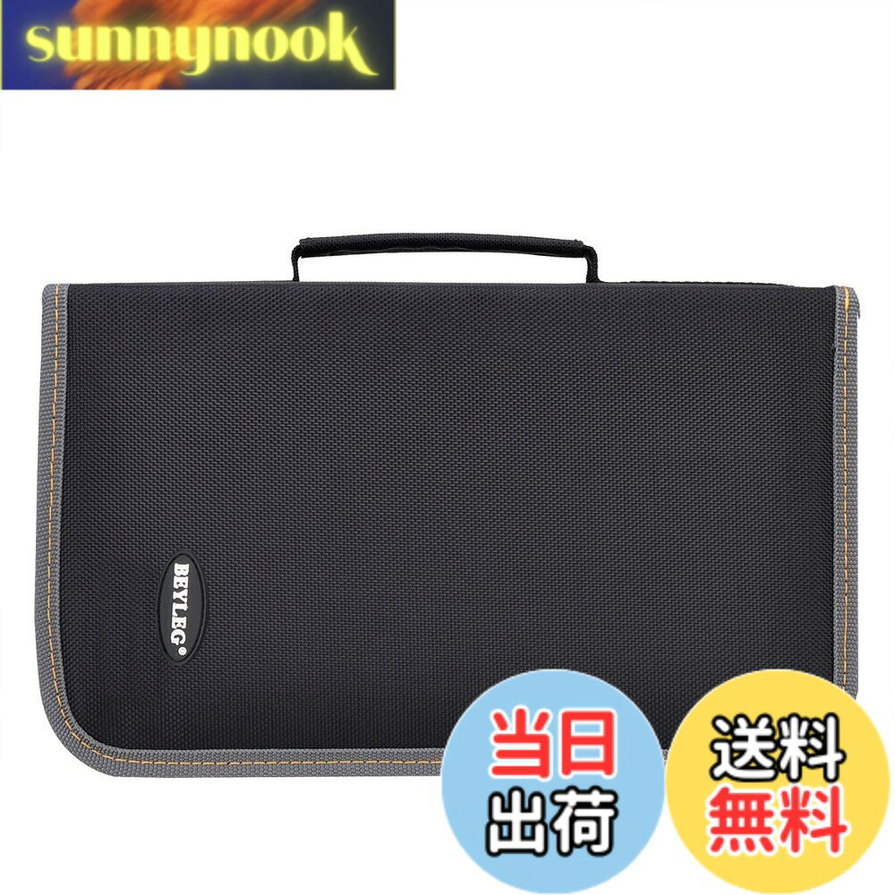 商品情報商品の説明主な仕様 高品質のCDウォレット、軽量のCD / DVDケースバッグ、超頑丈な素材、便利で大容量、約128枚のディスクを収納、元のケースよりも少ないスペースで、1つのフォルダをめくって映画、音楽、または ゲーム、あなたの家や小さなアパートのスペースを大量に節約し、簡単に移動できます。このスタイリッシュなCDケースまたはDVDケースは、高品質のオックスフォードを使用して、より耐久性のあるものを作りました。 CD DVDストレージオーガナイザー用の非常に強力なジッパーは、何千回も使用できます。 袖は十分に厚く、簡単に破れる心配はありません。このCD / DVDブックレットは、お子様でも使用できます。 特別な内側の独立したセクション、ゲームや音楽から映画を分離することができます、など。背表紙のインデックスプレートをカスタマイズしてコレクションにラベルを付けます。各スリーブには十分なシートが含まれています。コレクションを保管するために可能な限り、安全で傷のない清潔な状態に保ちます。 すべてのディスクを1つの安全な場所に移動して移動するのに最適な、CDおよびDVDストレージウォレットは、長い車のドライブをしながら旅行を楽しむのに役立ちます。ケースの上部に思いやりのあるハンドルを付けると、すばやく移動して簡単につかむことができます。 このCDケースは、展示会や旅行中に便利に持ち運びでき、頑丈で使いやすく、取り扱いが簡単で、開閉できます。 すべてのCDスリーブの上部からカットされたすべてのスリーブを取り外し、不要なトラブルを回避します。優れたポータブルCDまたはDVDケースホルダー。すべての材料環境保護要件への準拠、不快な臭いなしで、ケースバインダーはあなた/あなたの子供を健康に保ちます。