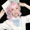 セット内容&nbsp;&#10045;.*&#42611; ウィッグ/ヘアネット【※こちらの商品は、個人差等ございますので、商品ご到着後、お客様ご自身より手くしやカット等多少の調節が必要な場合もございます。】「記載のないアクセサリー　小物等は付属しません」 素材&nbsp;&#10045;.*&#42611; 高温耐熱ファイバー カラー&nbsp;&#10045;.*&#42611; ピンク サイズ (cm)&nbsp;&#10045;.*&#42611; 長さ：約40cm※表記寸法と実寸値の多少の誤差はご容赦ください。 送料&nbsp;&#10045;.*&#42611; ★1点 880円(北海道・九州・沖縄・離島除く)商品を複数ご注文の場合の送料は、下記の表を参照してください。 ※SALE品など、他商品との同梱発送不可の商品と合わせてご購入の場合、送料の計算が異なりますのでご注意ください。 注意事項&nbsp;&#10045;.*&#42611; ●ページの閲覧環境によって、掲載写真と実際の商品の色合いが異なる場合があります。 ●モデルに小物を使う場合がございますが、商品に含まれませんので、セット内容をご確認ください。 ●一部商品はボタンの穴が開いていない場合もございますが、不良品ではございません。 ●製造過程・出荷過程の間に出来た細かなキズ・ヨゴレなどある場合がございます。細かい部分まで気になさる方は、ご購入をご遠慮ください。 ●商品の仕様は、製造元の都合により予告なく変更や突然の欠品等で商品手配の遅れや手配ができない場合がございます。 ●お届けした商品に不備がございましたら、お届け後5日以内にご連絡ください。早急に対応させていただきます。なお期日を過ぎた場合はお受け致しかねます。 ●土日祝祭日のご注文およびお問い合わせへの弊社からのご連絡は、翌営業日となります。 ●海外製品のため、詳細タグなし。 ●配送の関係上、ラッピング対応は受け付けておりません。 &nbsp;&nbsp;会社・学校・団体でご購入のお客様 発送の際、ご担当者様のお名前（フルネーム）が必要となります。 登録情報のお名前を、会社名や団体名のみでご登録されている場合、ご登録名をご担当者様のお名前にご変更していただくか、【備考欄】にフルネームでご記入願います。 【納品書や領収書につきまして】 当店では個人情報保護及び環境保全の為ペーパーレス化に取り組んでおりますので、お届けのお荷物に納品書（お買上明細書）は同封しておりません。ご了承くださいませ。 ご希望の場合、ご注文時【備考欄】にご記入願います。PDFファイルをメールにて添付いたします。 &nbsp;&nbsp;返品・交換・キャンセルについて サイズ間違い・イメージ違いなど、お客様都合によるキャンセルやご交換は原則として承っておりません。返品ルールに関しましては、リンク先ページをご覧の上、お気軽にお問い合わせください。 SIMILAR COLOR ピンク