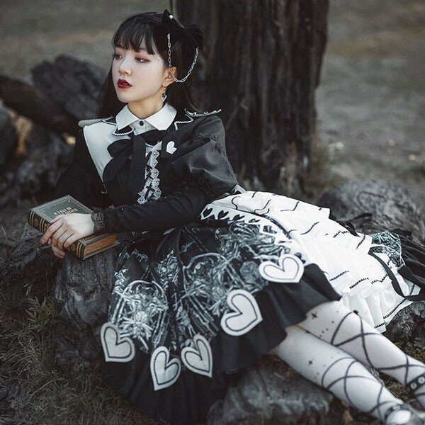 ロリータ 黒ロリ ワンピース Aライン Lolita メイド 女の子 コスプレ ミモレ丈 レディース コスチューム 衣装 かわいい 可愛い フリル 仮装 パーティ イベント ゆめかわいい 女の子 ガールズ リボン 学園祭 文化祭 デートh1002lalaw9