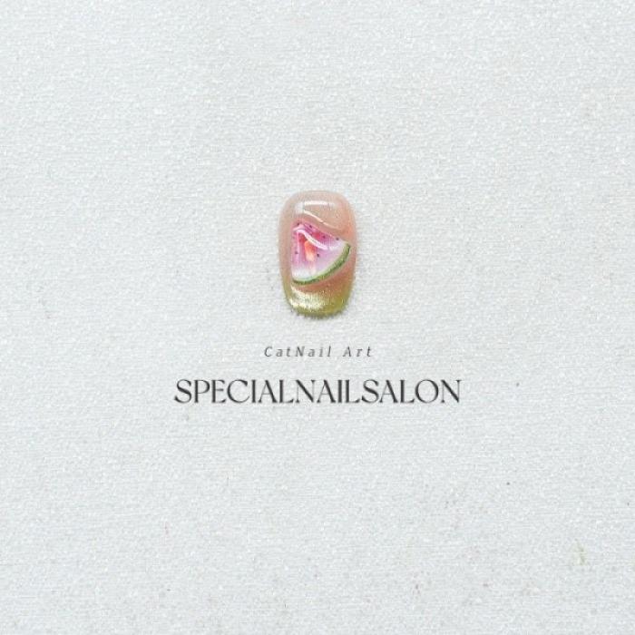 サニープライズ　楽天市場店のジェルネイルシール スイカ ネイル 立体 ハンドメイド 付け爪 グラデーション キャットアイ ショート 爆閃ラメ 夏映えショートネイル ジェルネイル チップ 可愛い 個性派 ja009m7m7x0｜アングル2