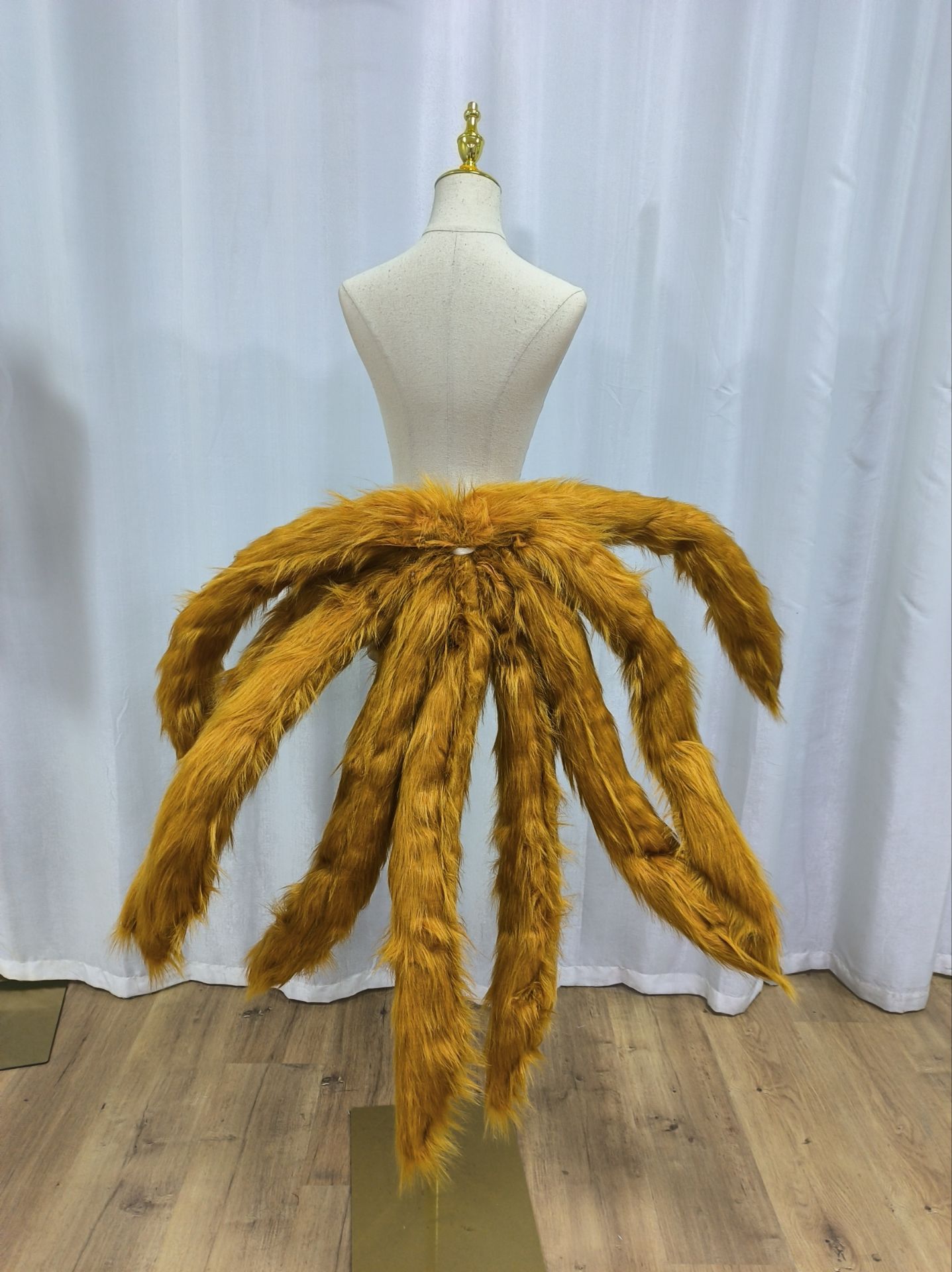【18色指定可能】九尾 狐の尻尾 動物 仮装 50cm 75cm 85cm 100cm もこもこ フェイクファー キツネ 尻尾 しっぽ 道具 アクセサリー 文化祭 学園祭 ハロウィン クリスマス 白 水色 ベージュ 黄色 グレー 赤 ピンク オレンジ 黒 茶色 薄紫 緑 la003x1x1x0の商品画像 3