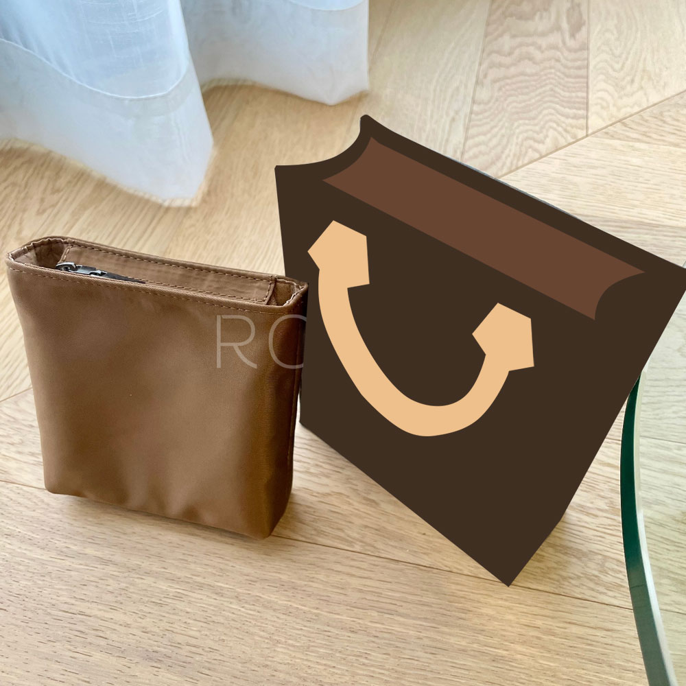 バッグインバッグ ルイヴィトン Louis Vuitton Petit Sac Plat 対応 ナイロン軽量 自立 チャック付き 小さめ 大きめ バッグの中 整理 整頓 通勤 旅行バッグ 防水 水洗可能 バッグ 内部 底 汚れ防止 ROBEE