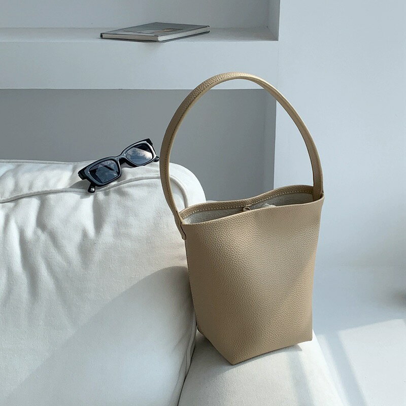 Rakuten - トートバッグ おしゃれ レディース バケツバッグ 11色展開 PUレザー おしゃれ 肩掛けバッグ ファッション 大容量 自立 お仕事バッグ 人気 通勤 通学