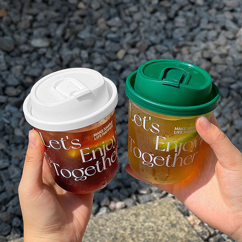 Rakuten - 50個セット プラスチックコップ カップ 360ml 冷たい飲み物専用 使い捨て ドリンクカップ 透明 プラコップ ドリンクボトル コーヒー カップ 蓋付き お茶カップ 飲み物 厚手 カップ 業務用品 持ち運び便利 おしゃれ